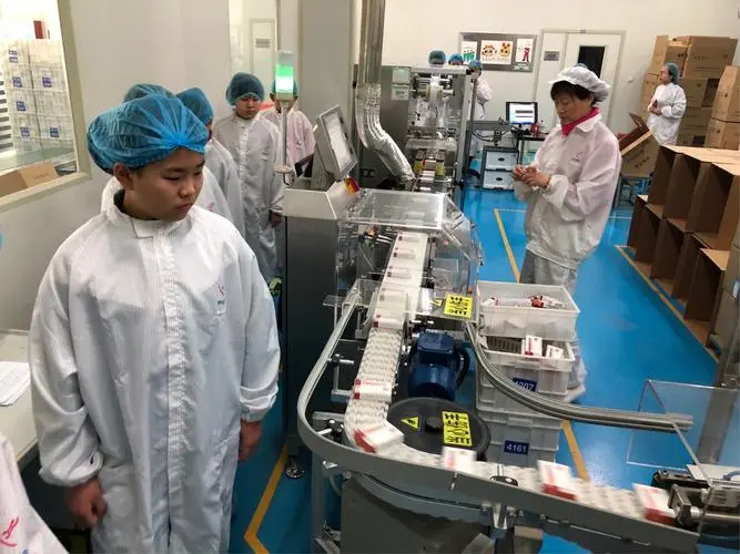 制藥業(yè)罐包裝流水線 施工時(shí)間:2018年 地點(diǎn) 常州制藥